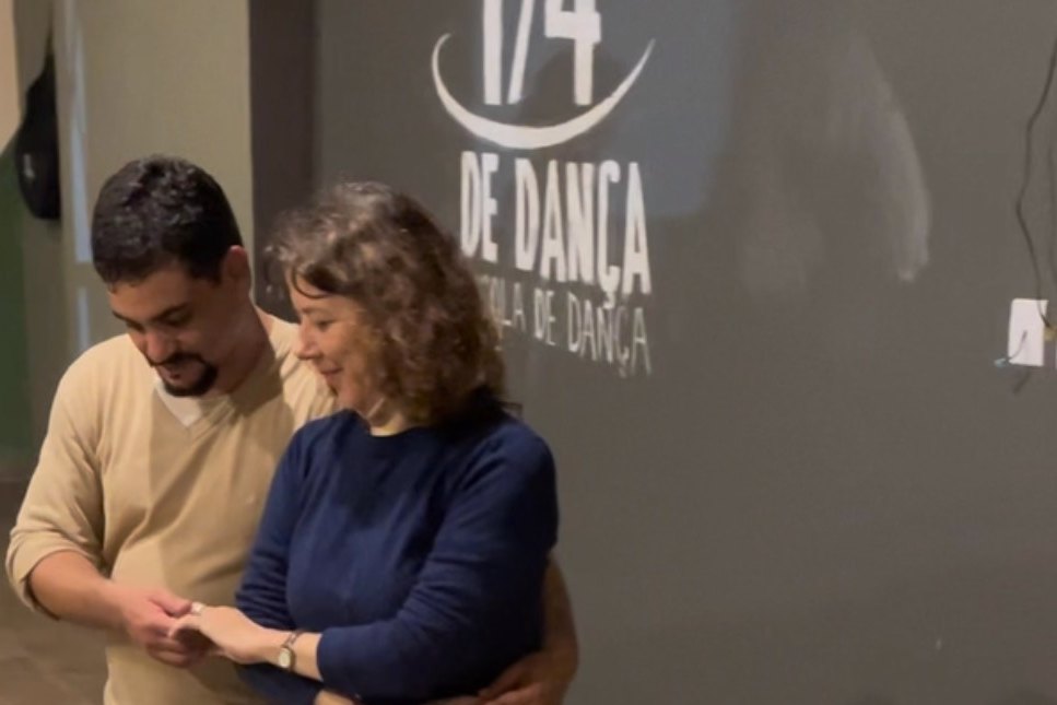 Aula de bolero na 1/4 de Dança