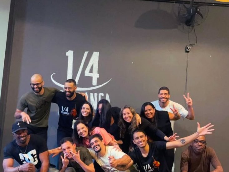 Turma da 1/4 de Dança comemorando depois da aula